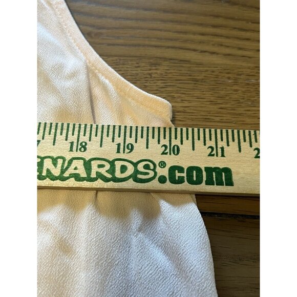 Torrid Top Sleeveless Size 00 Blouse Semi-Sheer V-Neck Pullover Lightweight City - Picture 4 of 8